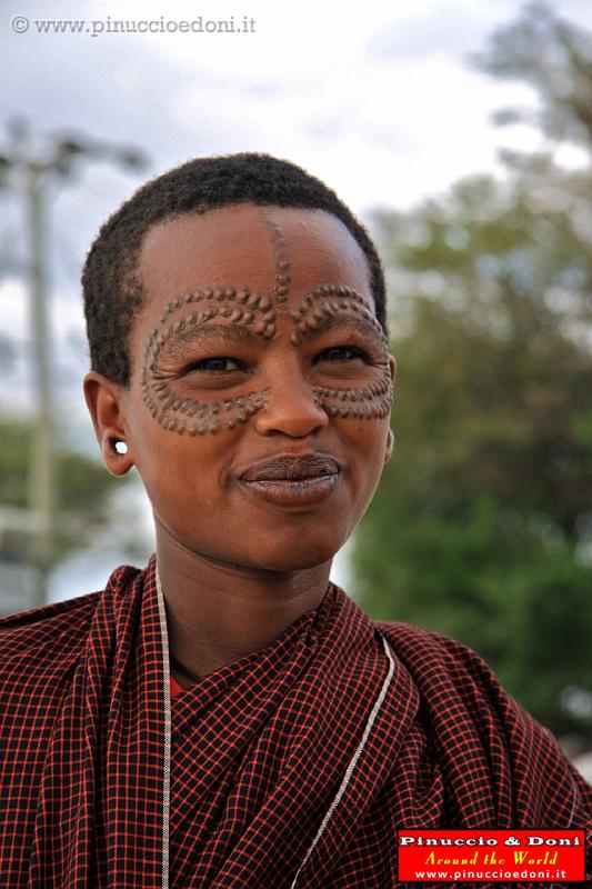 TANZANIA - Donna con scarificazione - 3.jpg